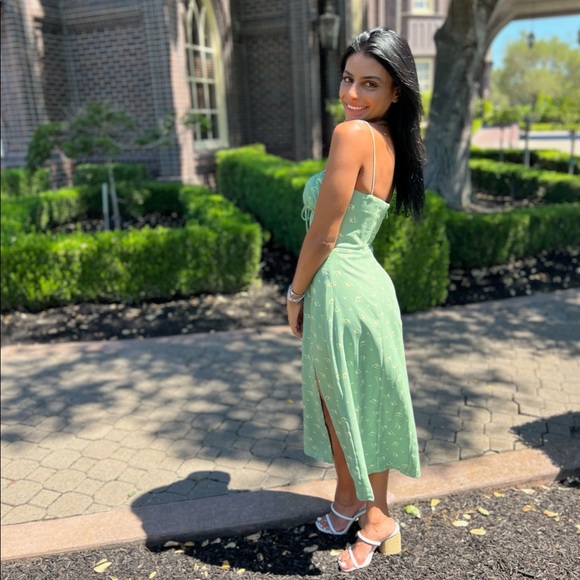 Gorgeous House of CB dress! - Picture 3 of 4